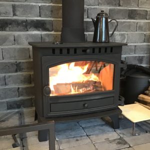 薪ストーブを取り入れた心温まるおしゃれなおうち！メリットとデメリットをご紹介